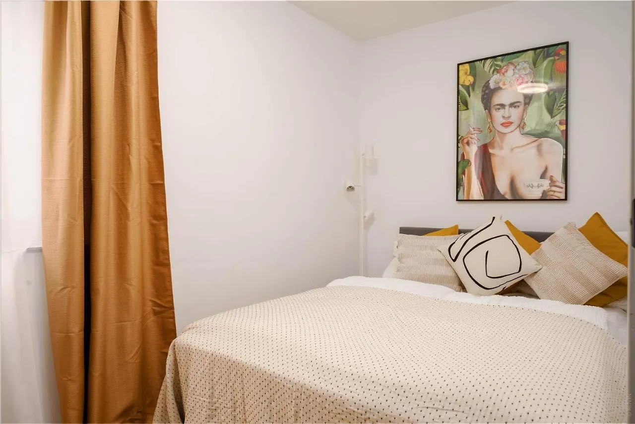 King Bed Home, Next To Akh Michelbeuern Wien